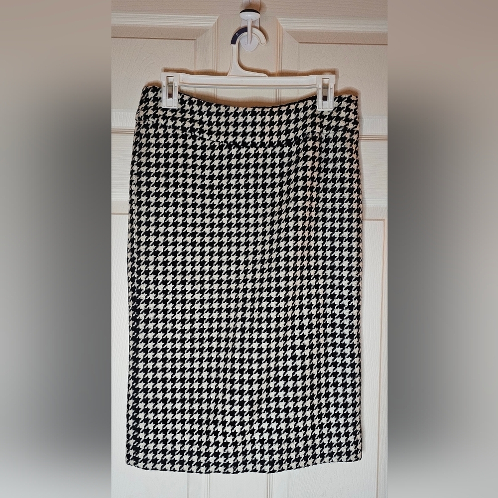 H&M Black & White Houndstooth Midi Skirt - Size 8